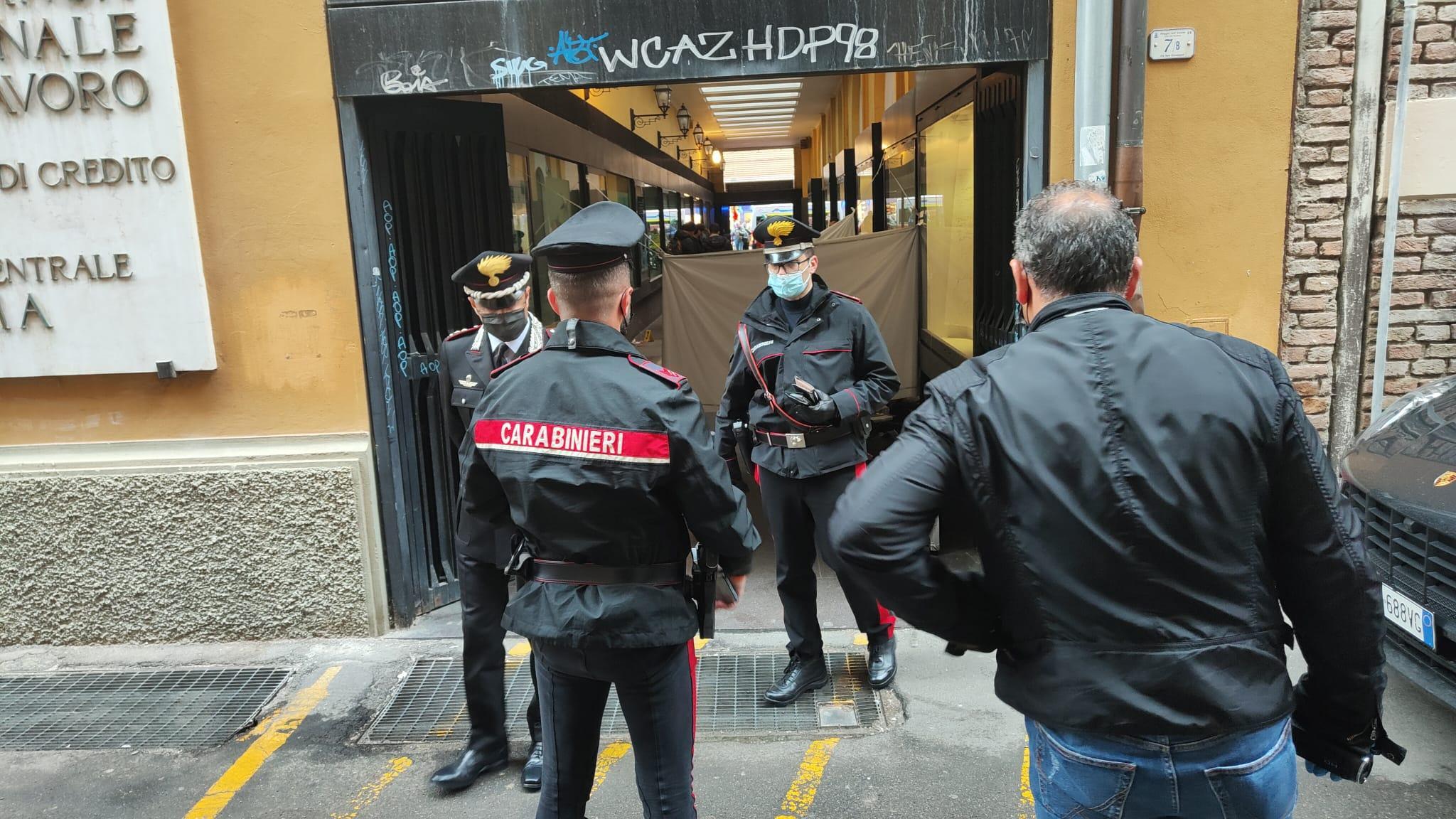 Reggio Emilia, trovato cadavere in centro storico: ha un taglio alla gola 