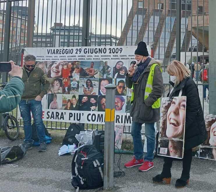 Strage di Viareggio, giudice ancora positivo al Covid: nuovo rinvio del processo 