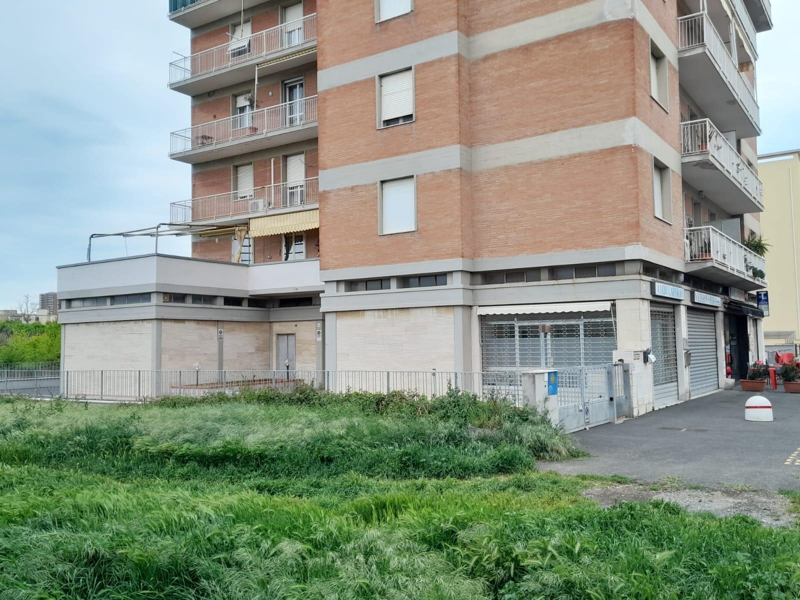 Lo stabile di via Piemonte dove è avvenuta la truffa