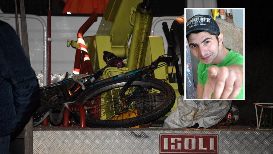 La bicicletta dopo l’incidente e, nel riquadro, la vittima Raghi Cioni (foto Franco Silvi)