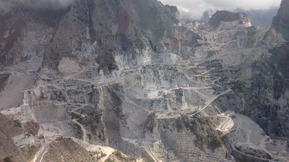 Uno scorcio delle cave (foto archivio)