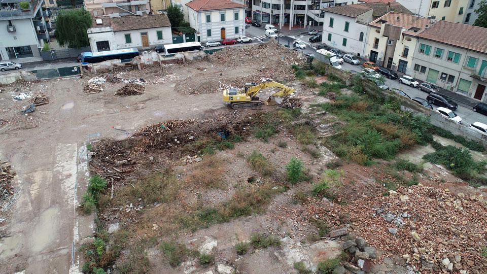 L’area dell’ex vetreria Vitrum tra la stazione ferroviaria e il centro storico di Empoli, tra le vie Curtatone e Montanara, Ricasoli, Giovanni da Empoli e Roma (foto autovino)
