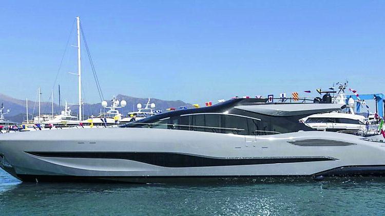 Viareggio, varato il secondo Mangusta per un armatore americano: «Ecco perché è uno yacht speciale»