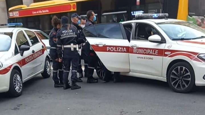 Rimane coinvolto in un incidente e fugge, fermato dalla municipale