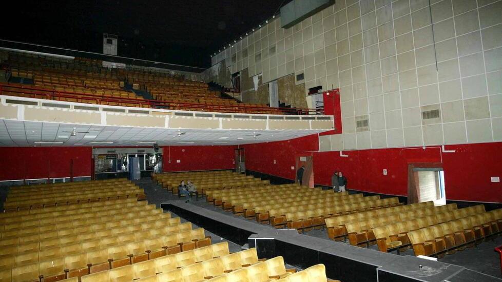 L'interno dell'ex cinema a luci rosse di Fucecchio