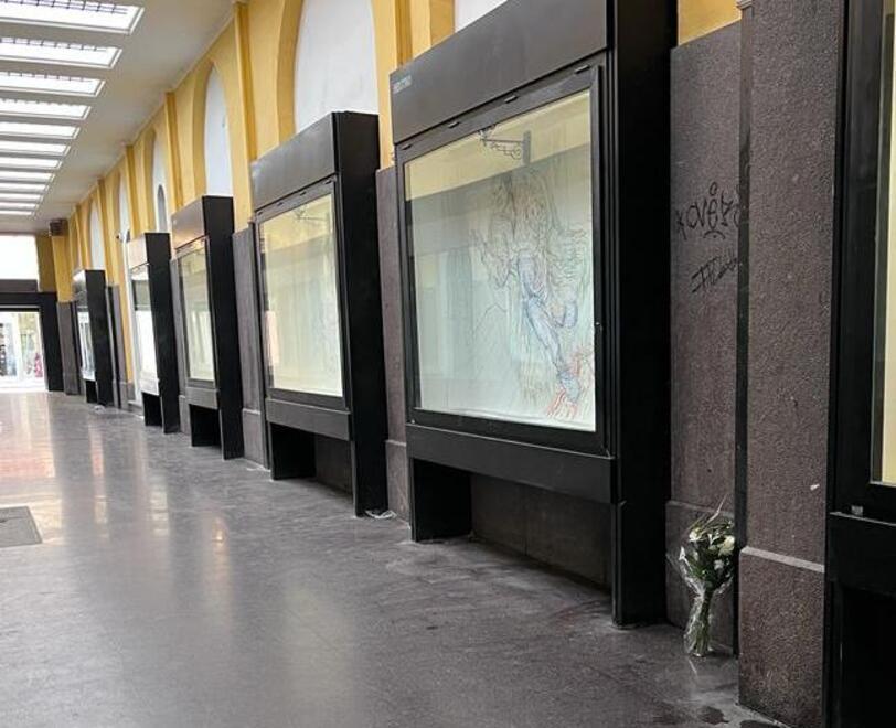 Un biglietto alla moglie poi l’avvocato reggiano è entrato nella galleria 