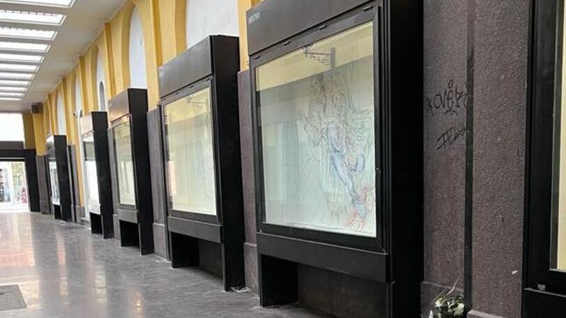 Un biglietto alla moglie poi l’avvocato reggiano è entrato nella galleria