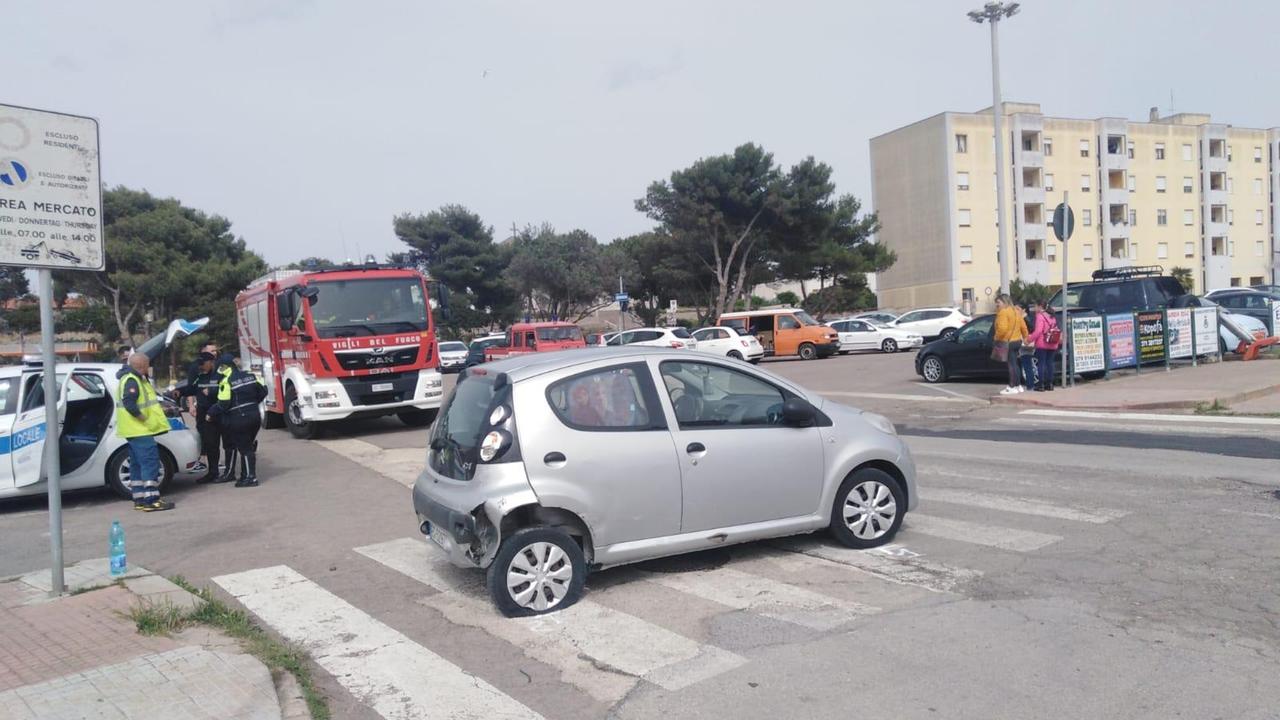 Porto Torres, scontro fra auto: feriti un bambino e due adulti