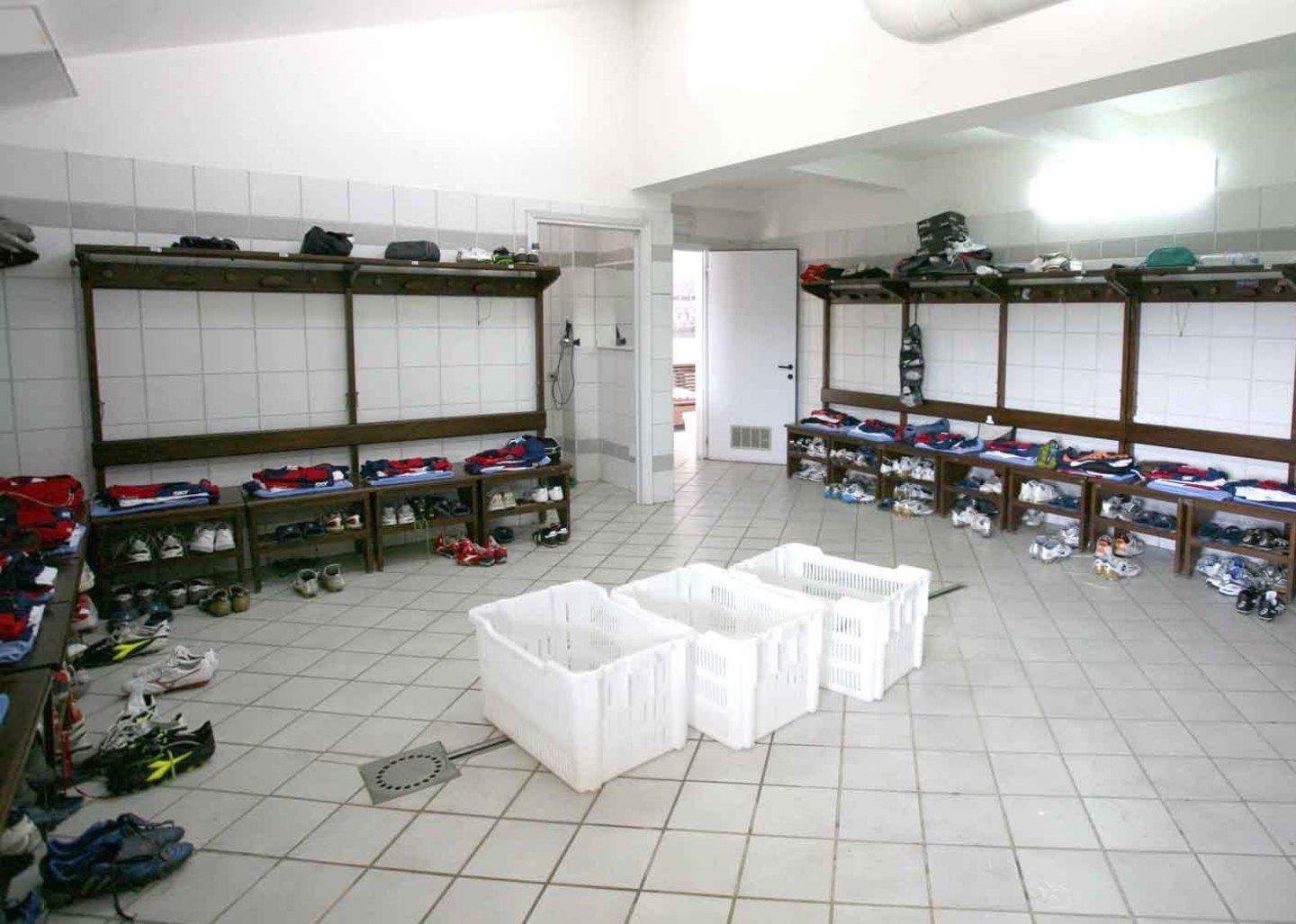 Spogliatoi e civiltà: Mastro Lindo non sempre gioca a calcio 