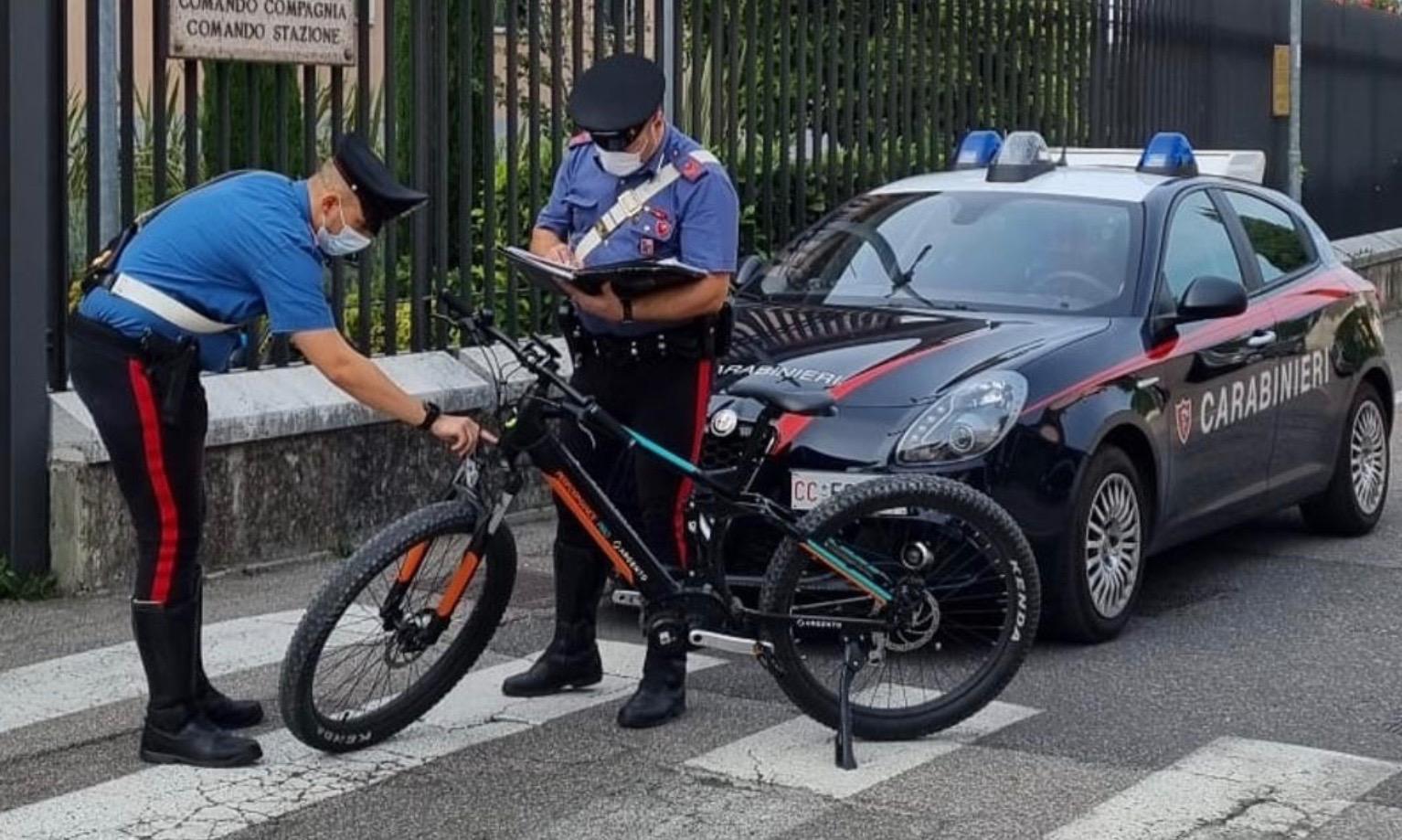 Ruba una costosa bicicletta, ma sotto l'occhio di una telecamera: denunciato 37enne di Monserrato