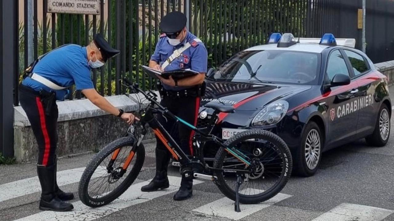 Ruba una costosa bicicletta, ma sotto l'occhio di una telecamera: denunciato 37enne di Monserrato