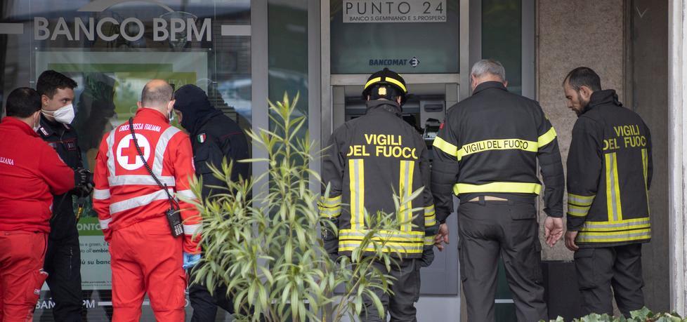 Maranello. Esplosivo nel bancomat, palazzo evacuato 