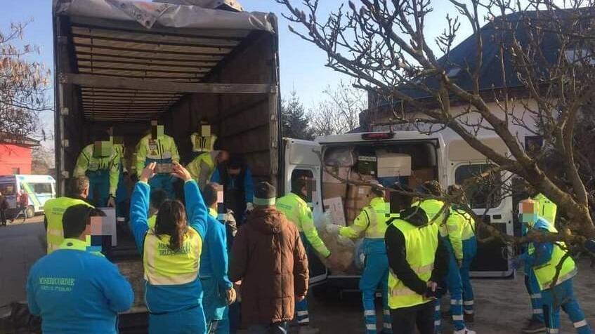Insulti omofobi dopo la lite Volontario lascia la divisa e attacca la Misericordia