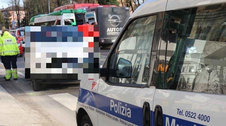 Reggio Emilia, ubriaco travolge ciclista e scappa. Pirata della strada bloccato in città