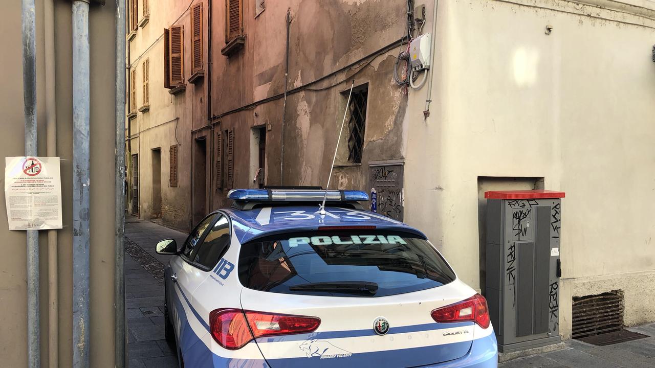 Reggio Emilia, in arrivo ordinanze anti-alcol per combattere il degrado in via Roma