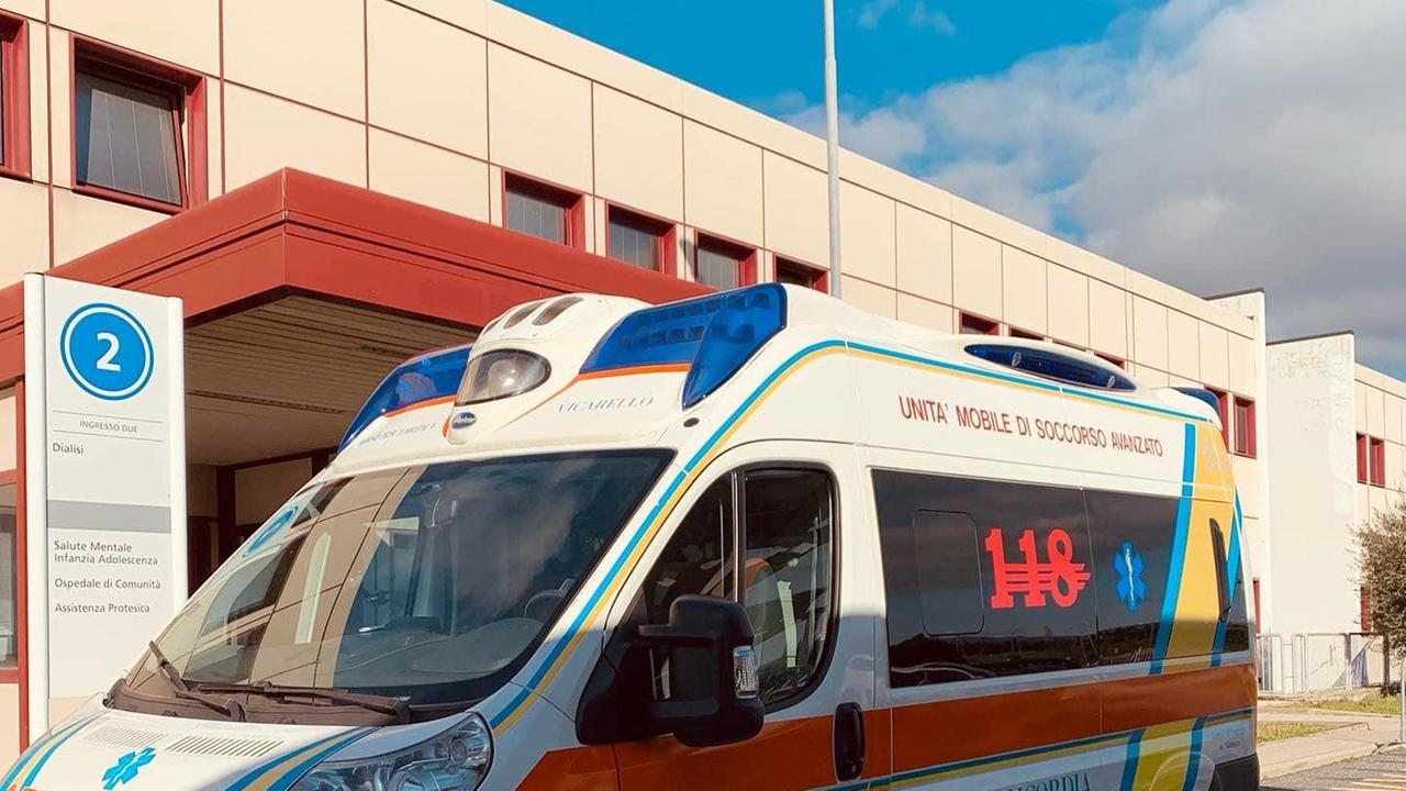 Un'ambulanza della Misericordia di Vicarello (foto d'archivio)