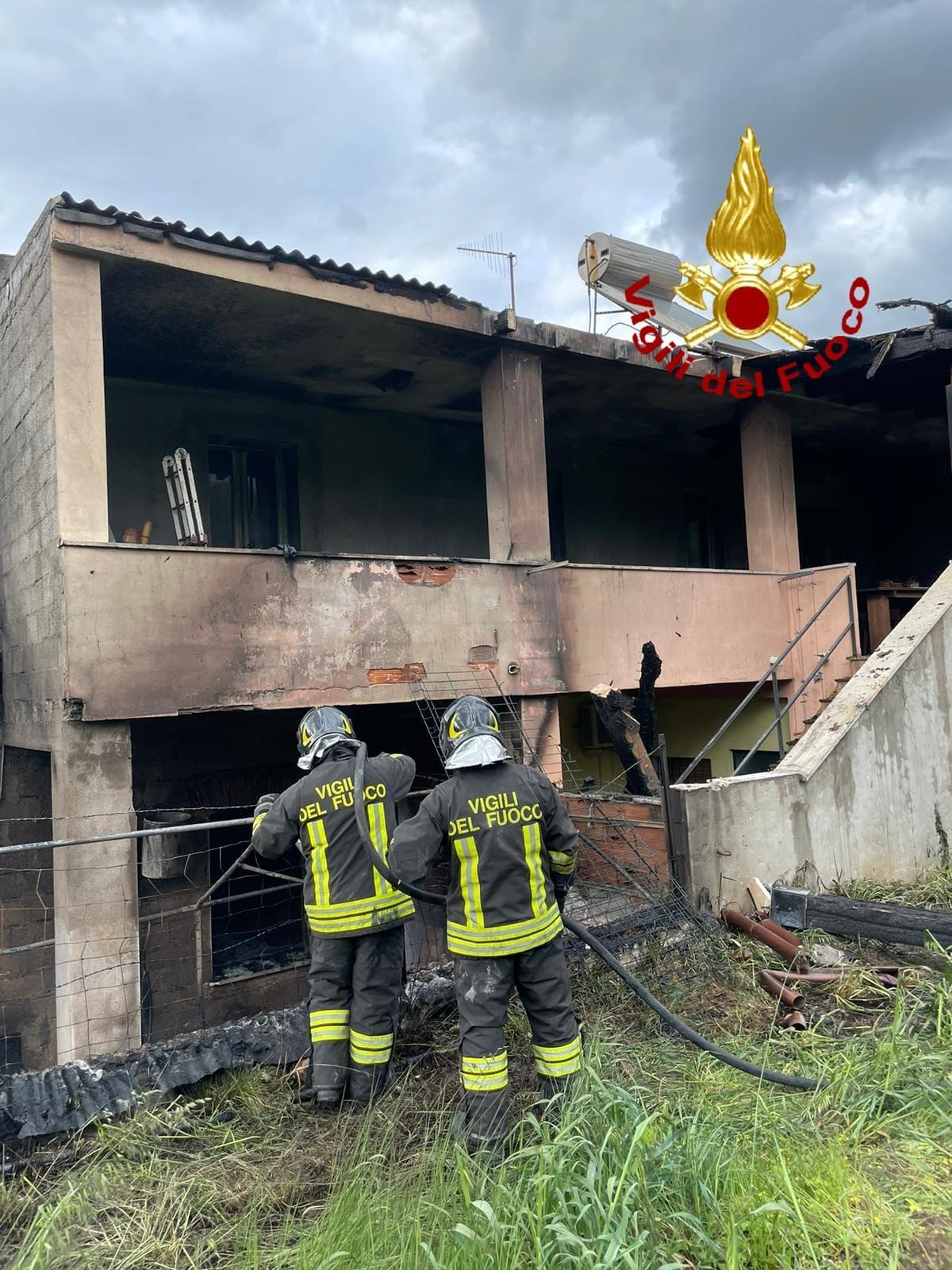 Santa Maria Coghinas, incendio in un'abitazione: ingenti i danni