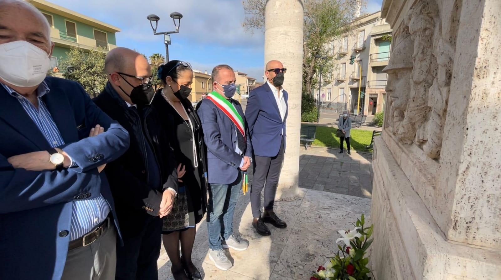 Oristano, 25 Aprile in piazza Mariano davanti al monumento ai Caduti 
