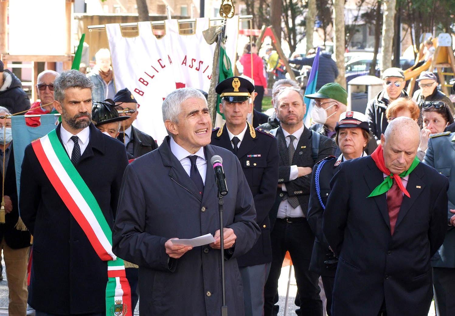 Pierferdinando Casini a Piombino per la cerimonia del 25 aprile (foto Paolo Barlettani)