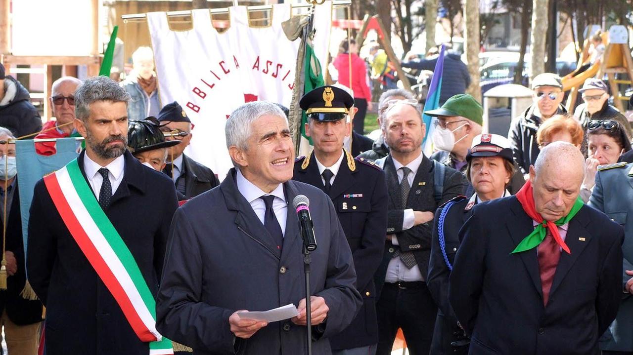 Pierferdinando Casini a Piombino per la cerimonia del 25 aprile (foto Paolo Barlettani)
