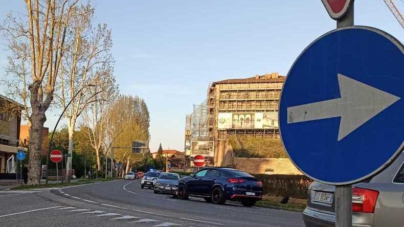 Mirandola. Una circonvallazione a senso unico: alto rischio di incidenti