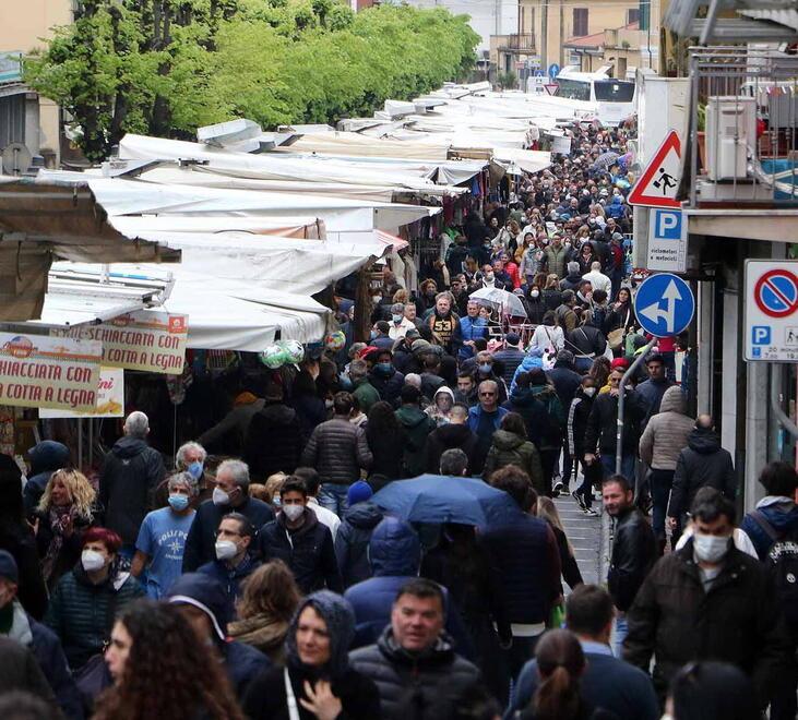 Fiera di San Marco, migliaia di persone: resta la delusione per i banchi sul viale 