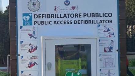 Uno dei defibrillatori oggetto di danneggiamento, ora regolarmente in funzione