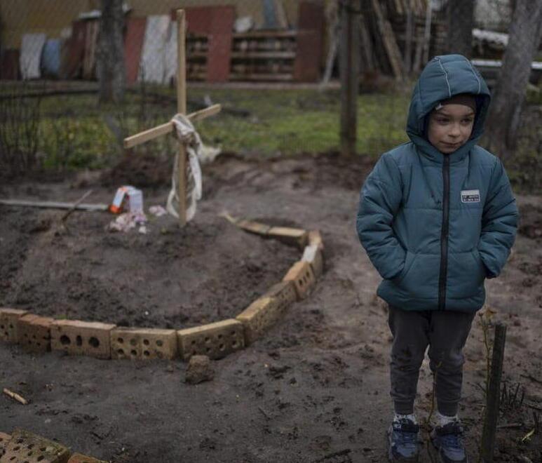 Il piccolo Vlad, uno dei bambini simbolo della tragedia ucraina