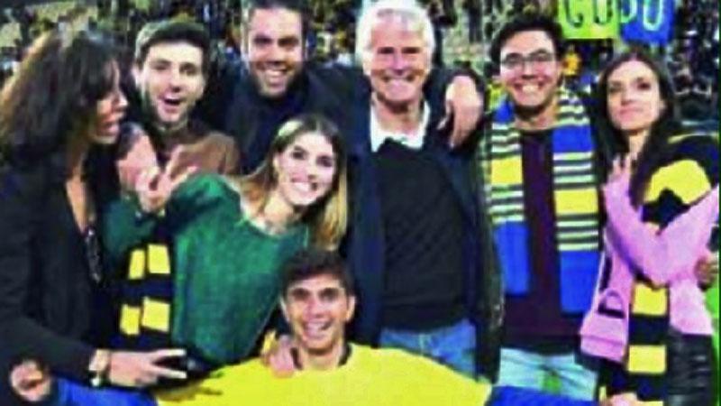 Foto di gruppo per Ponsi e famiglia per la festa promozione al Braglia