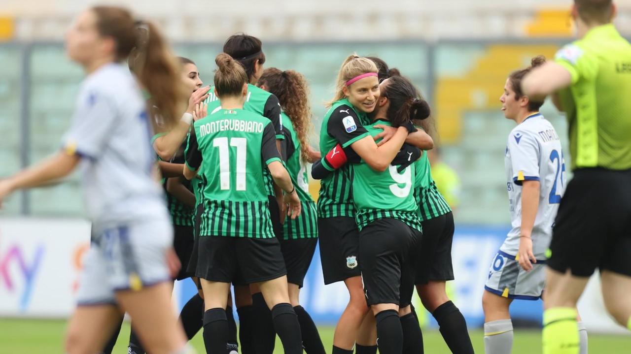 Il calcio femminile passa al professionismo (Foto Andrea Vignoli)