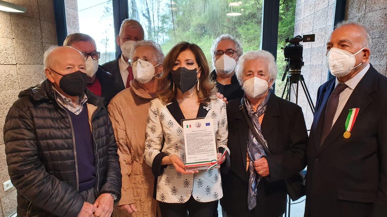25 Aprile, da Sant'Anna a Bucha: due foto, lo stesso orrore 78 anni dopo. «La follia non vincerà» - il video