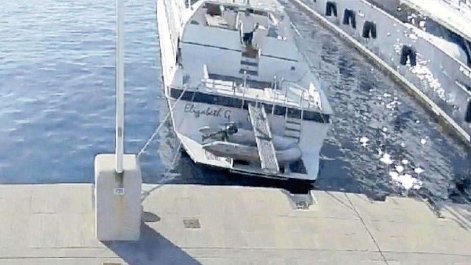 Yacht usato per trasportare droga (foto tratta da video dei carabinieri)