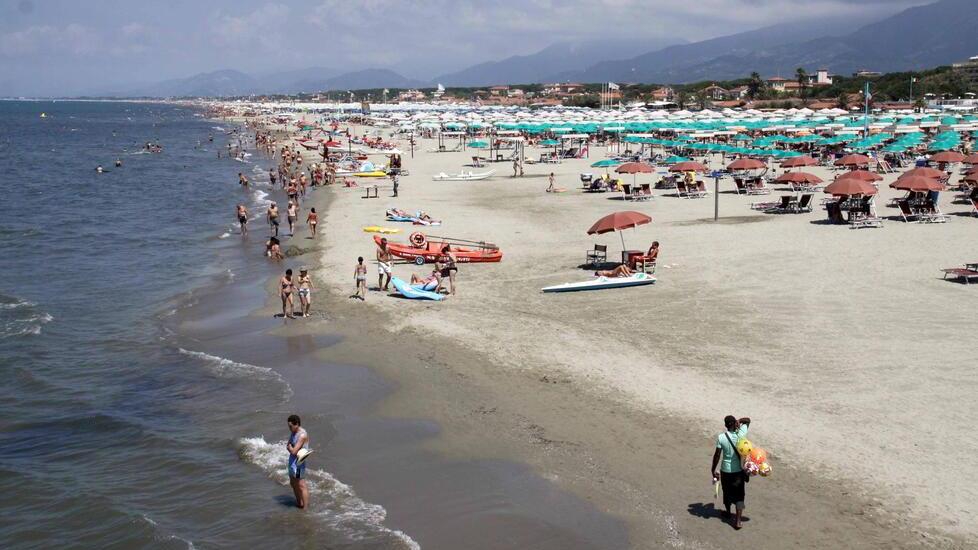 Bagnanti sulla spiaggia (foto precedente alla pandemia)