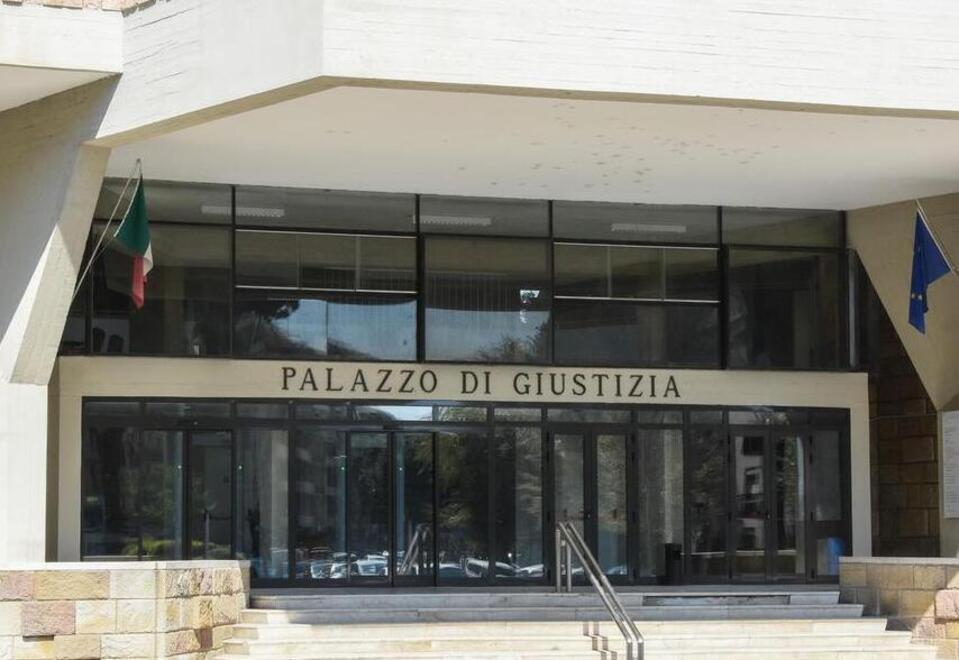 «Attento, ti do fuoco»: meccanico sotto accusa per minacce a un giovane