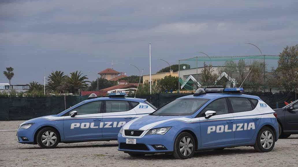 Trovata morta in spiaggia, la donna abitava da sola a Viareggio