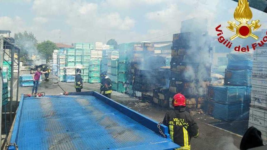 Rubiera, 60 pallet a fuoco in una ceramica