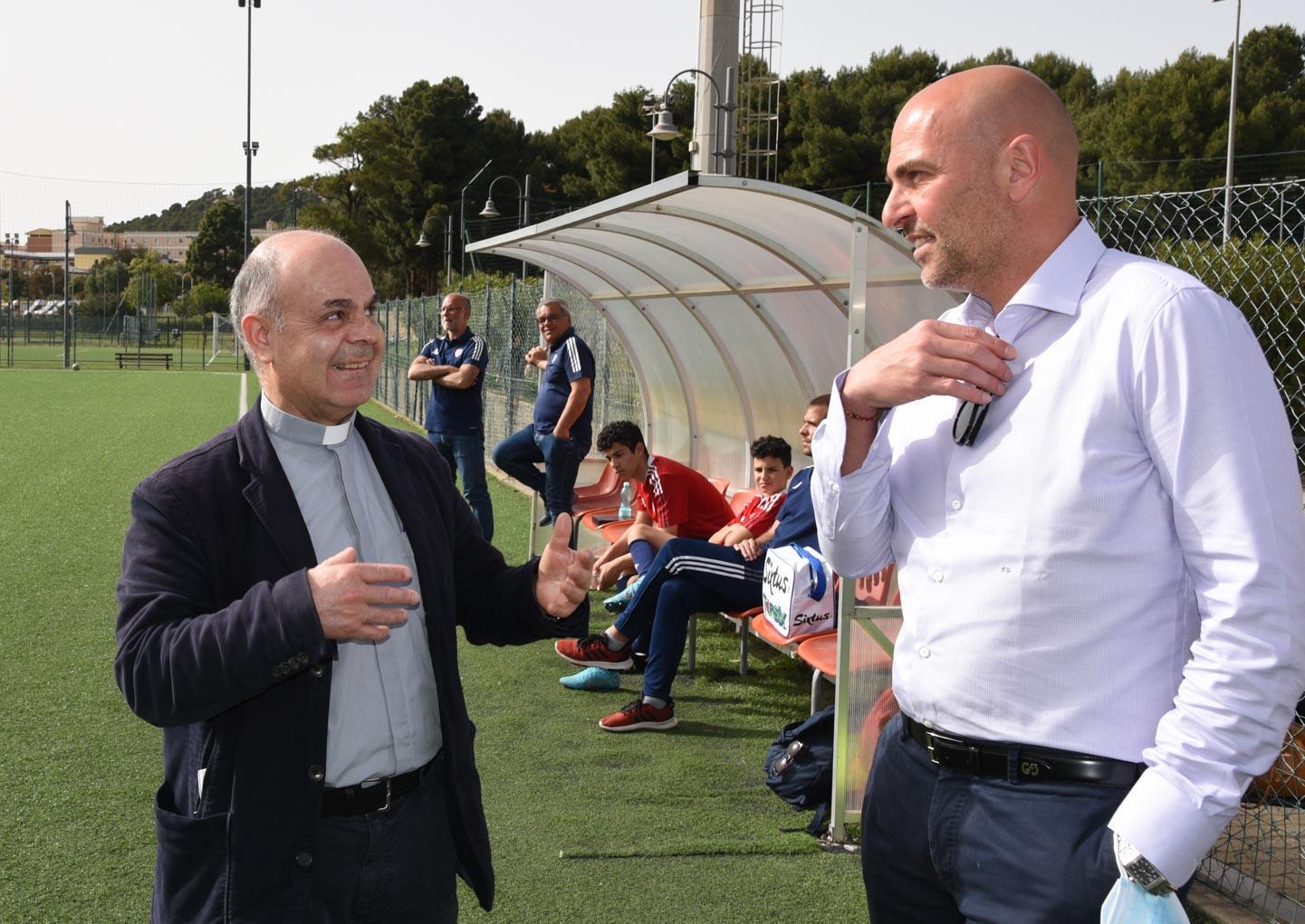 Giulini con il direttore della Caritas Lai a Monte Claro (foto mario rosas)