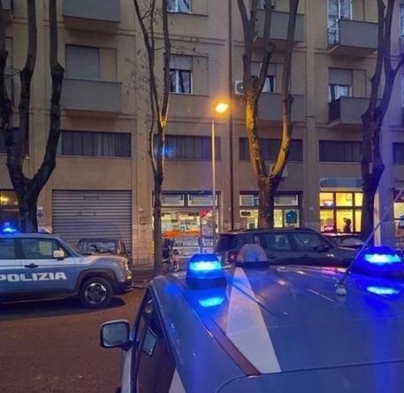 Modena. Cinque arresti nel covo della droga in via Mazzoni
