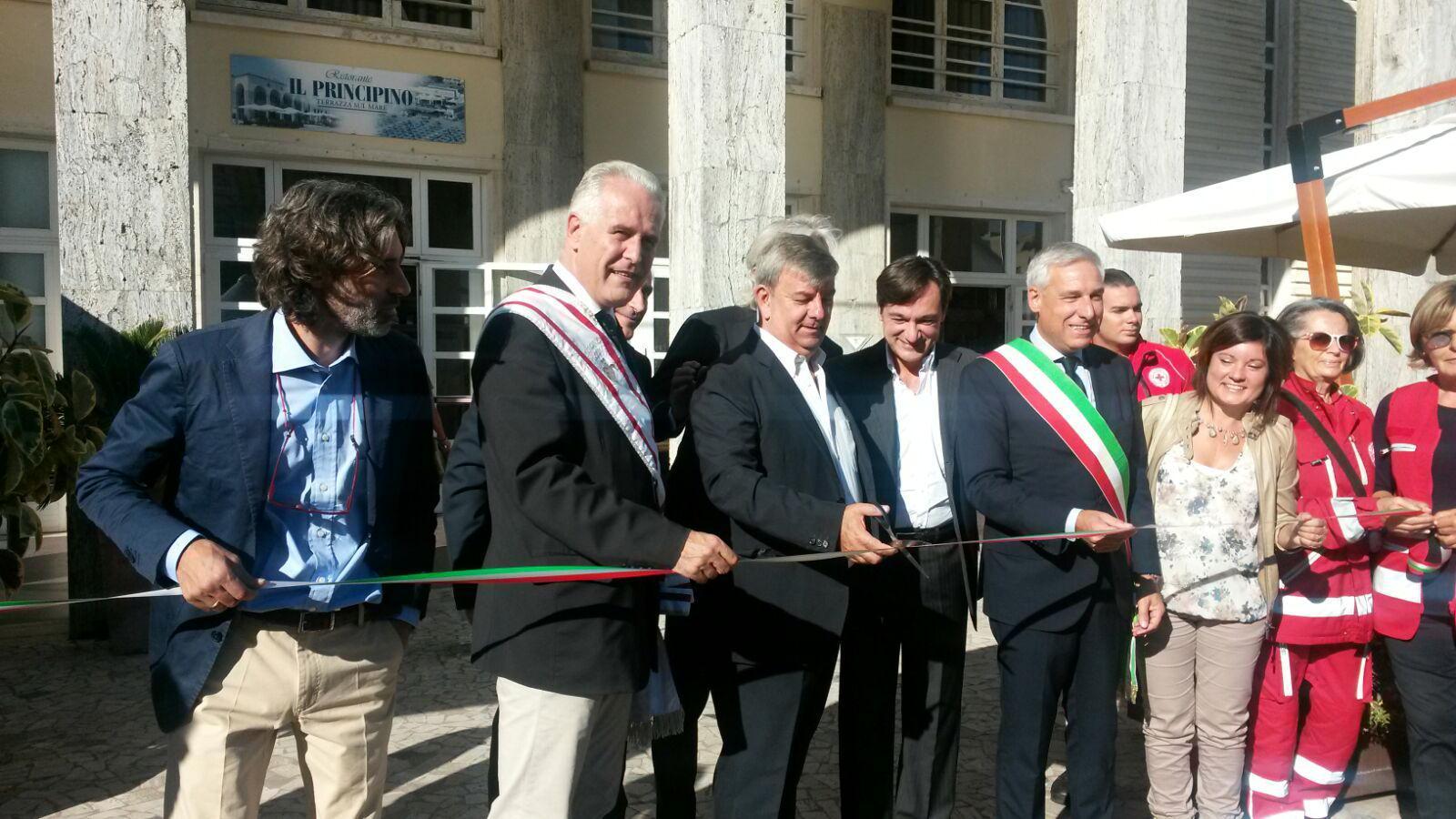 Eugenio Giani (a sinistra) e Giorgio Del Ghingaro (secondo da destra) a Viareggio qualche anno fa
