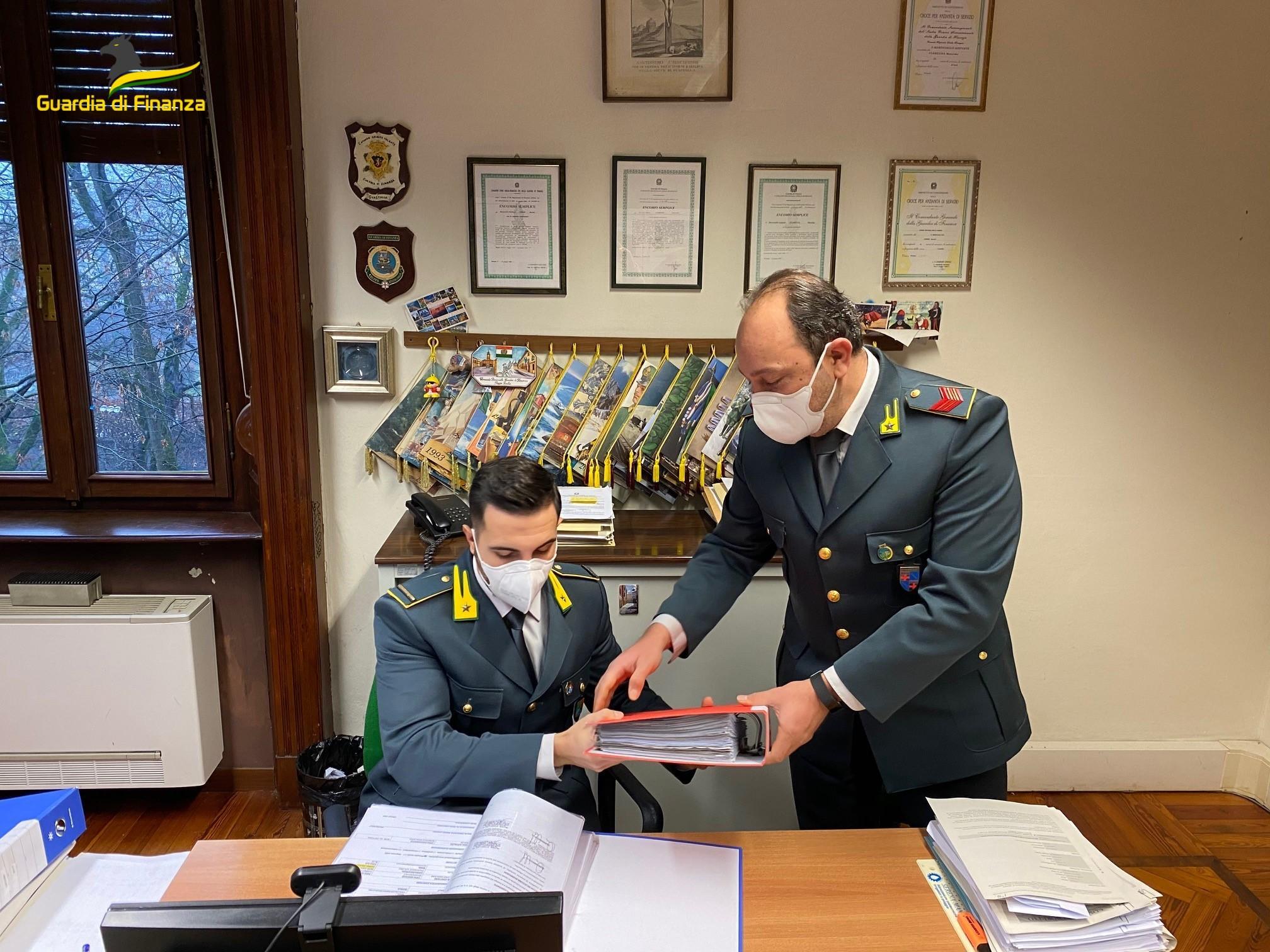 Reggio Emilia, fatture false per incassare i contributi Covid: denunciati