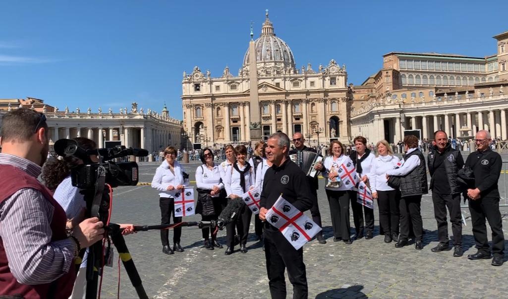 Da Serri a piazza San Pietro per cantare l'Ave Maria in Sardo