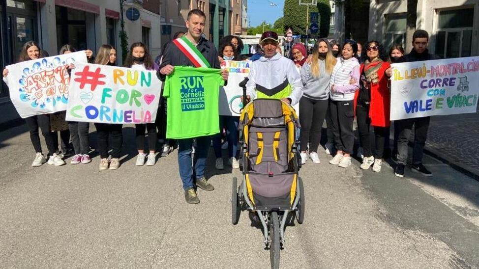 Argenta, in marcia per la figlia malata: «Io non mollo, ma aiutatemi»