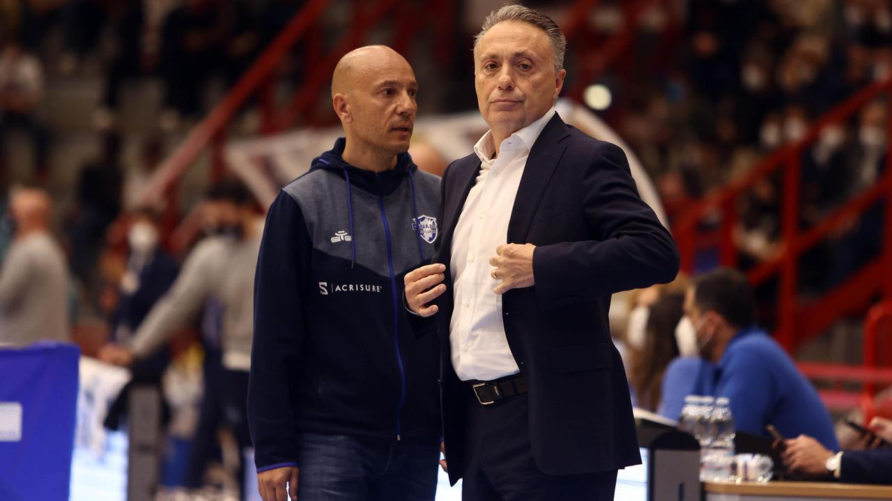 Basket, la Dinamo ospita Cremona: vittoria obbligatoria