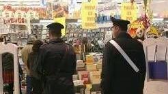 Picchia un vigilante nel tentativo di rubare un paio di scarpe