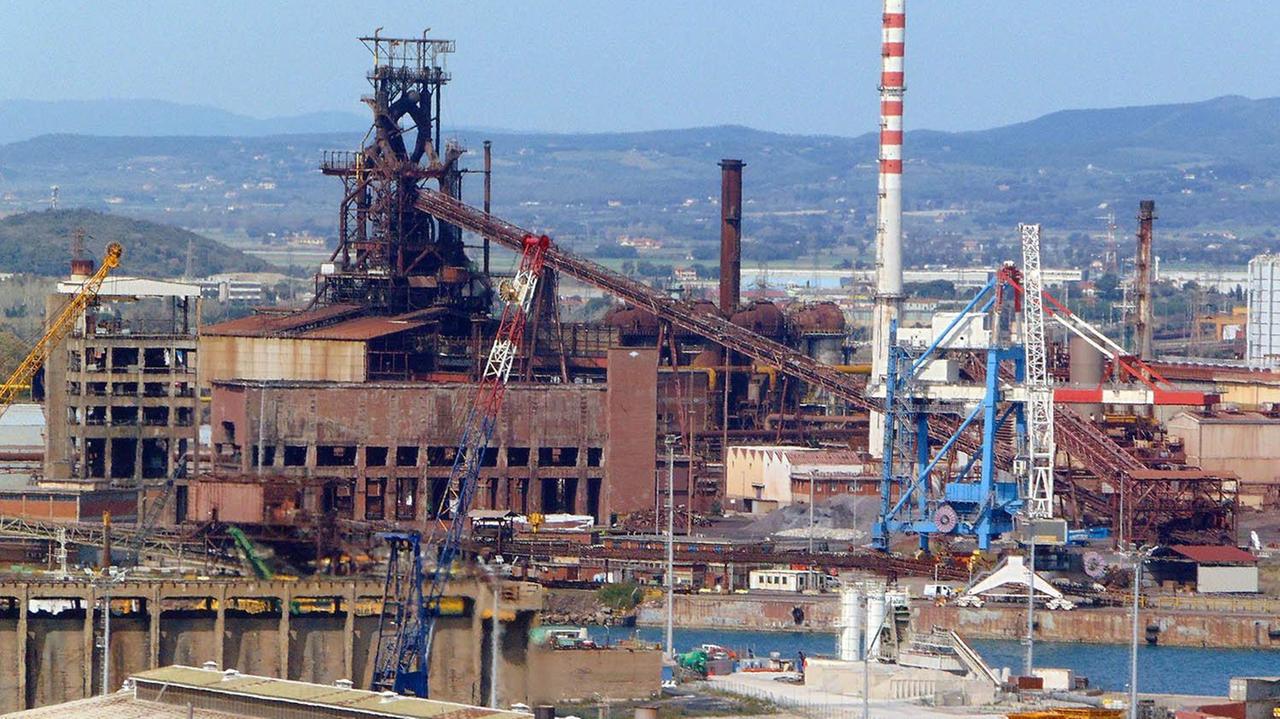 Le acciaierie Jsw, ex Lucchini di Piombino (Foto Paolo Barlettani)