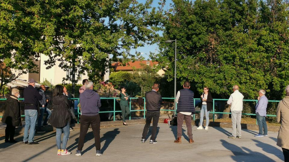 L’incontro con i residenti di Lumiere: a destra la sindaca Ticciati