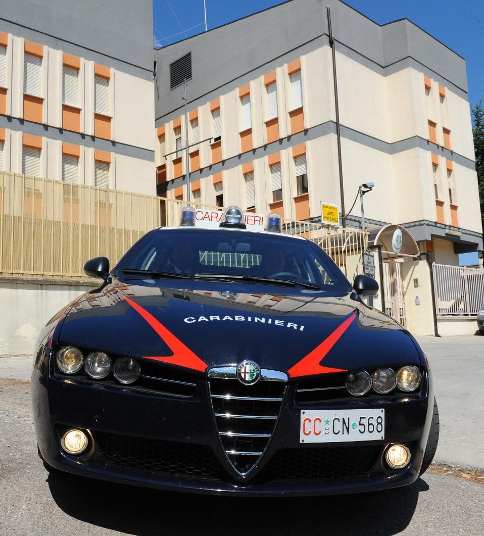 Picchia il padre e minaccia la madre: arrestato a San Gavino
