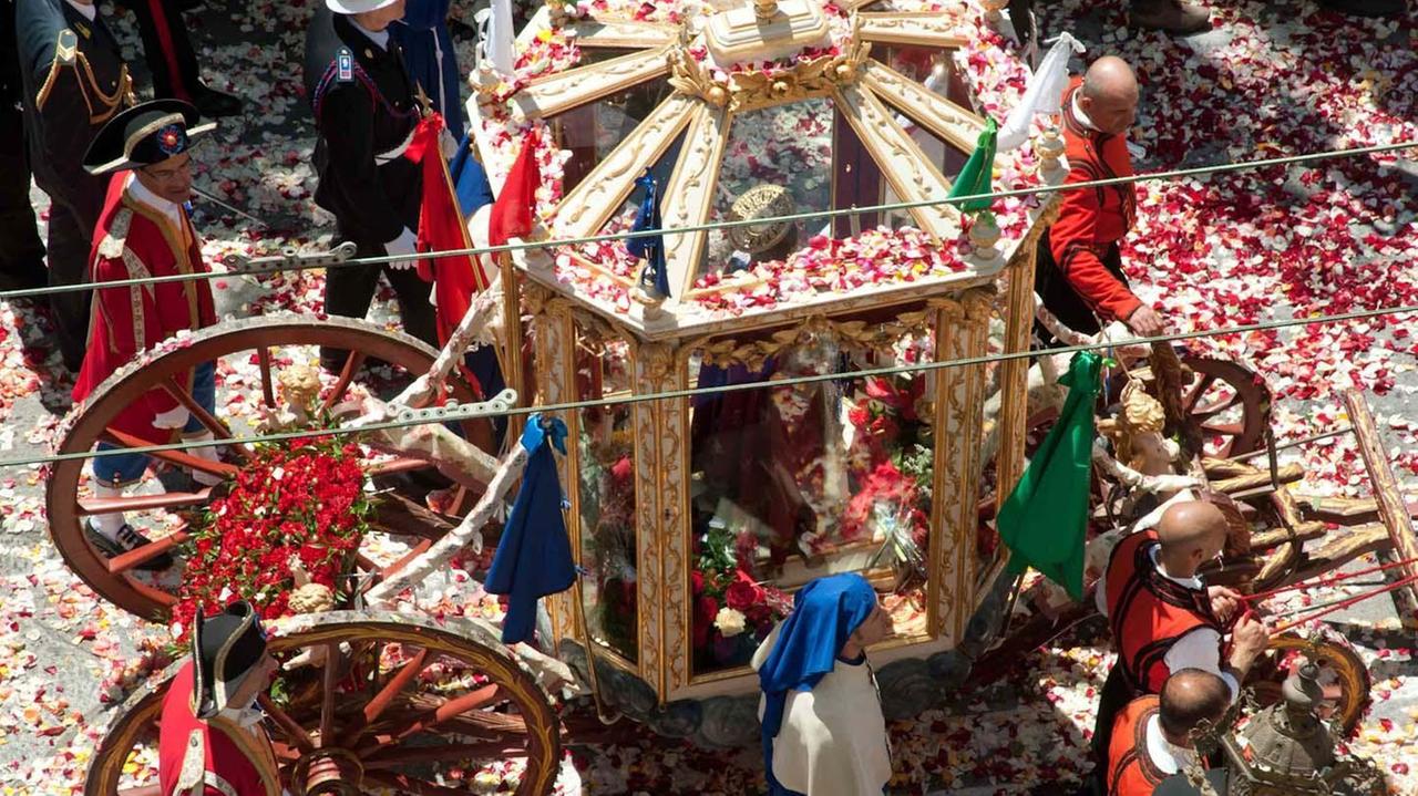 Il cocchio di Sant'Efisio (foto Mario Rosas)