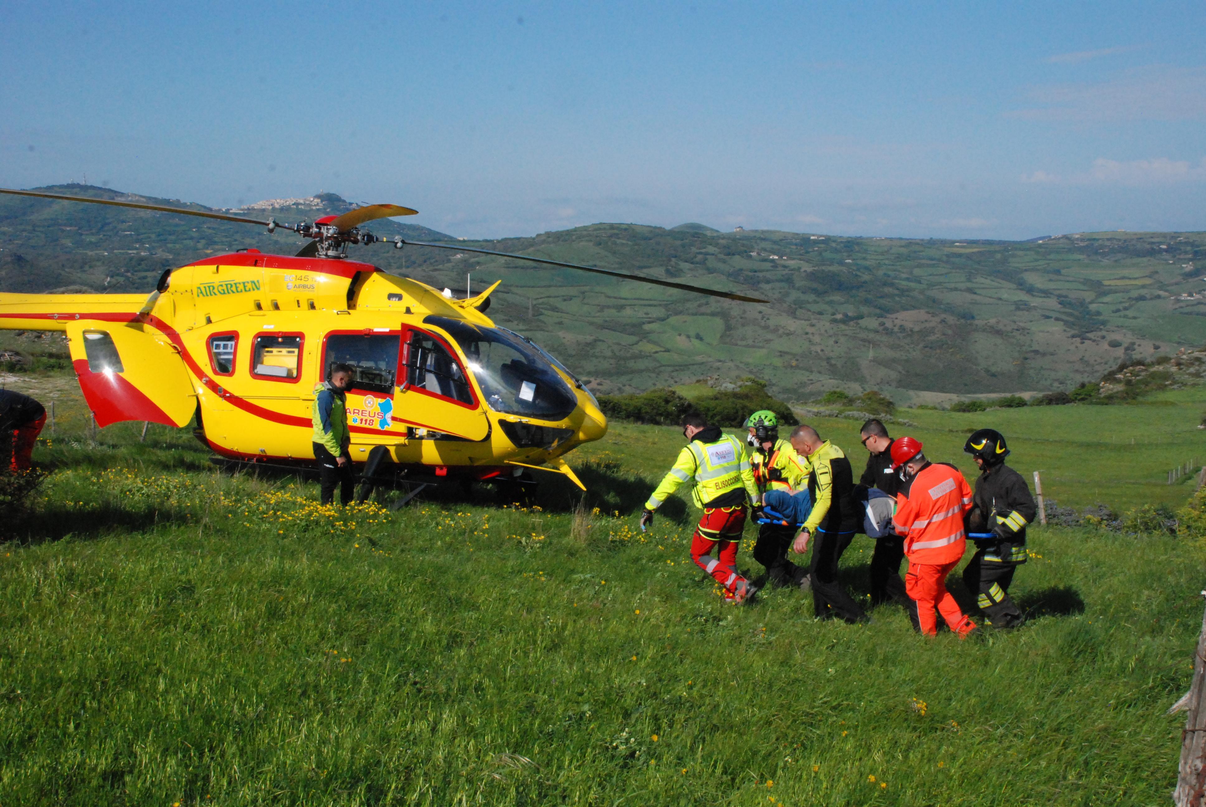 Nulvi, perde il controllo del fuoristrada che cappotta più volte: all'ospedale con l'elisoccorso 