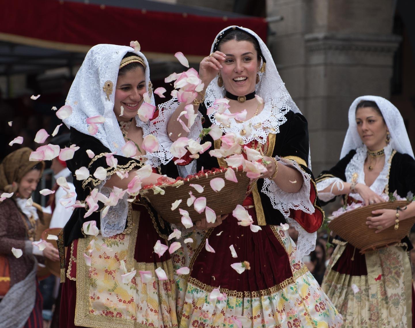 Sant'Efisio 2022, la storia dell’isola nei suoi costumi 